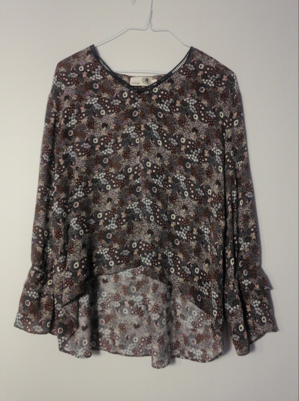 Everleigh Size L Dark Floral Sheer Sleeve Tiered Boho Blouse